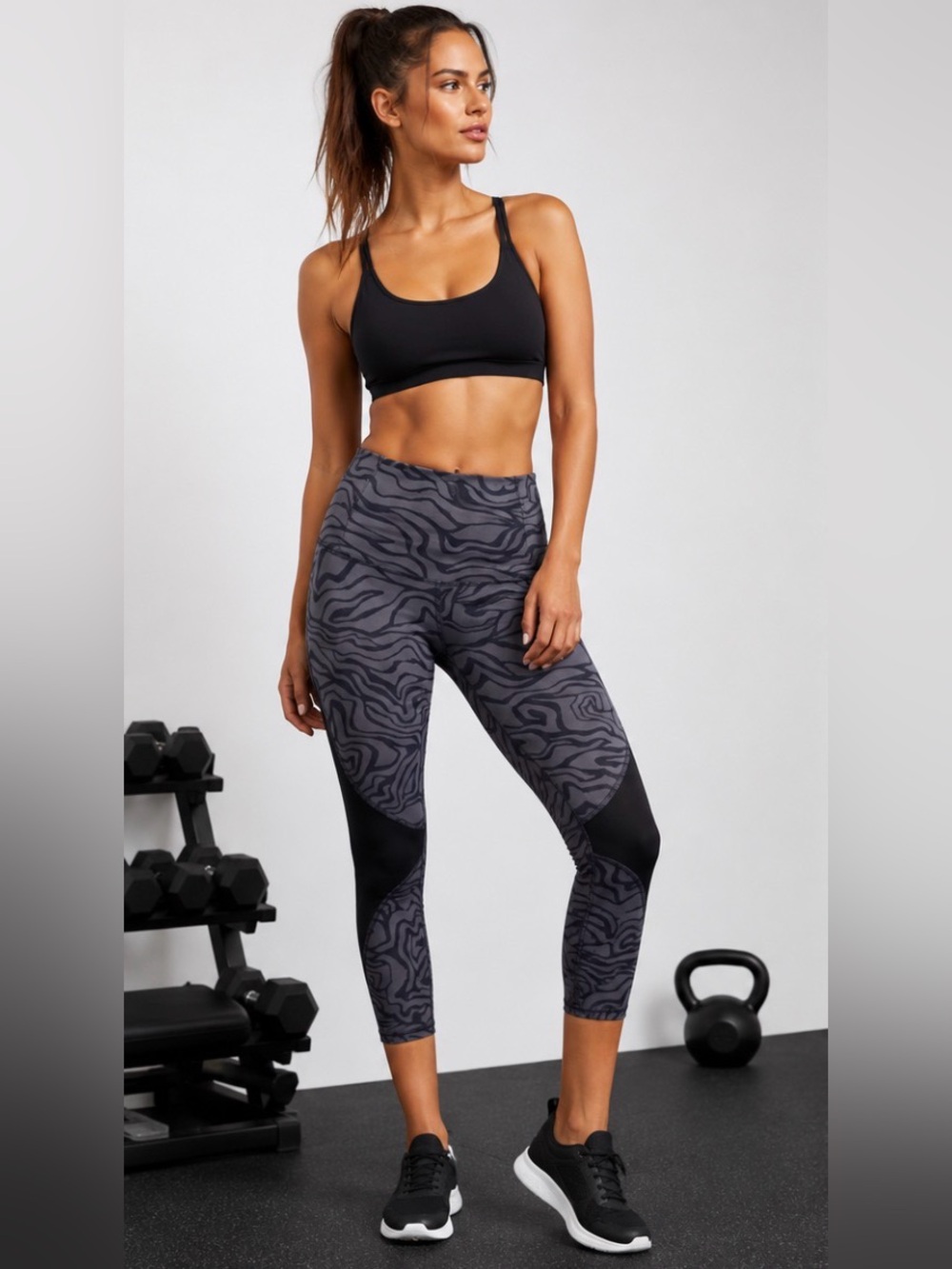 Alo Gray/Black Zebra Air Brushed Capri Leggings Small Yoga Animal Print Training